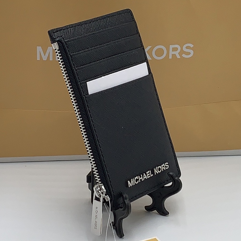 MICHAEL KORS
Jet Set Travel Medium Top Zip Leather Card
Case Wallet
BLACK NWT - Picture 9 of 10